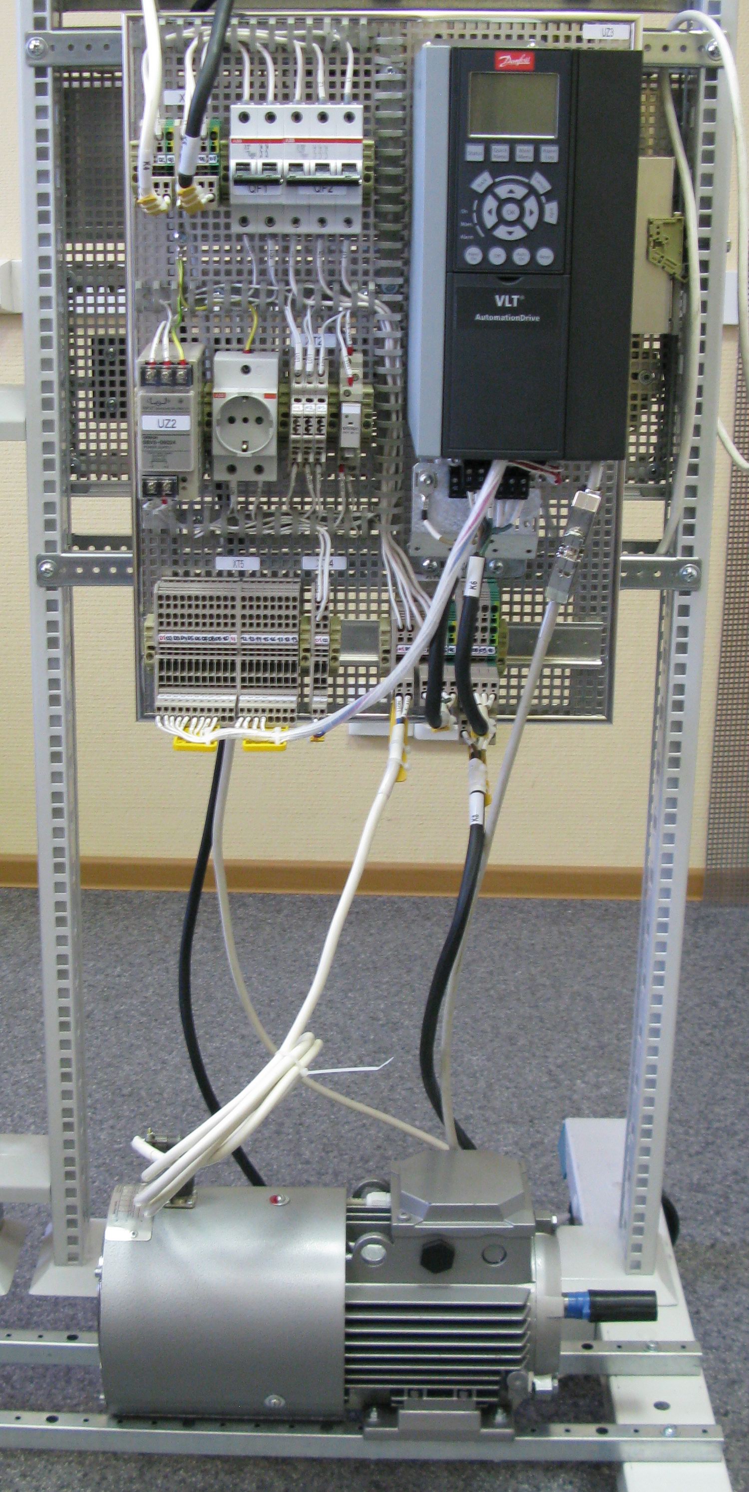Частотный преобразователь 400 КВТ шкафного типа Danfoss